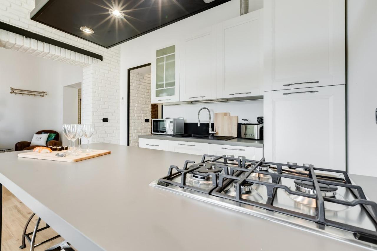 Bmga L Glam Industrial 3-Bed Apartment In Termini Rome Luaran gambar