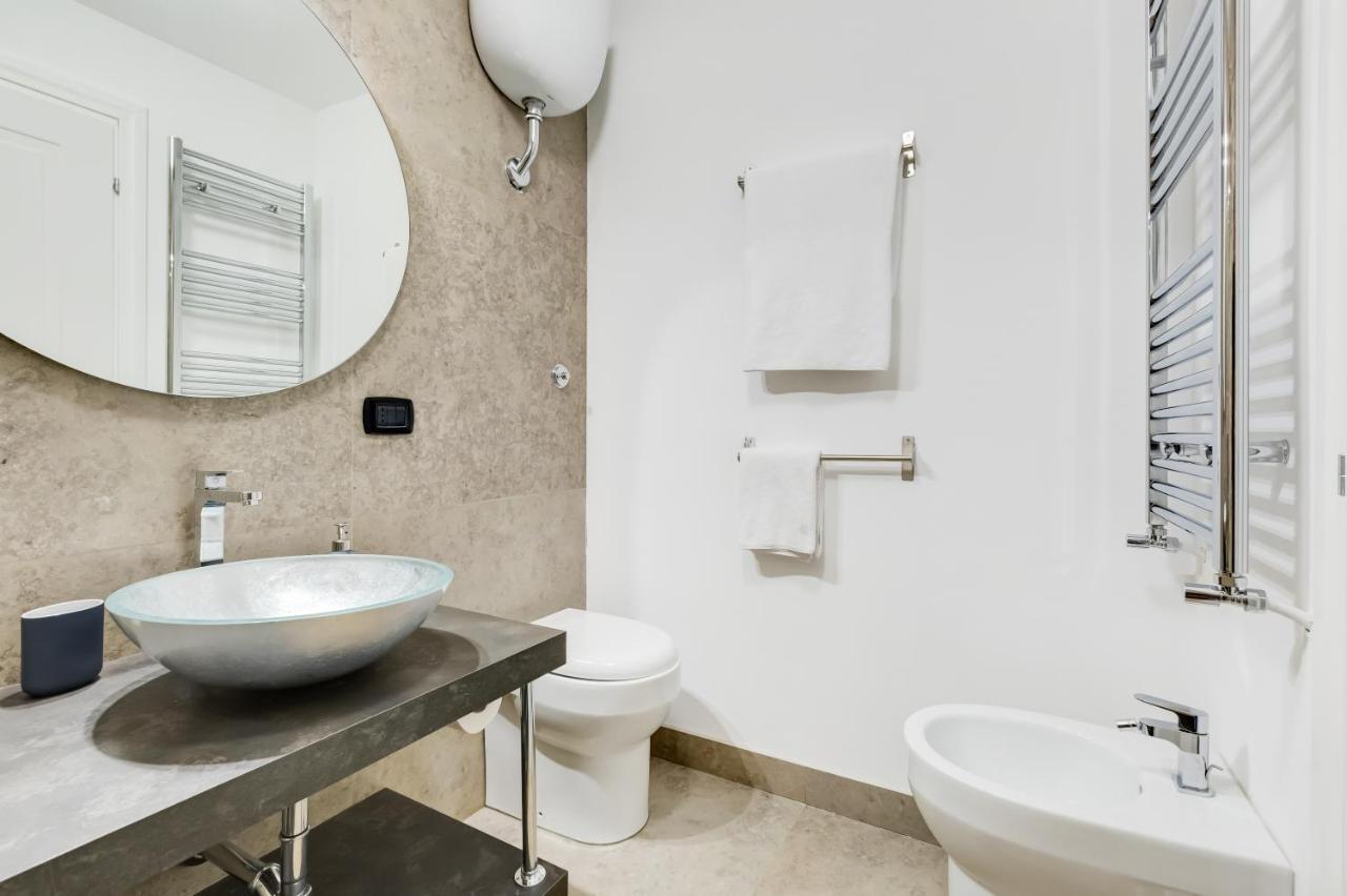 Bmga L Glam Industrial 3-Bed Apartment In Termini Rome Luaran gambar
